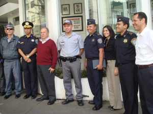 Ao centro, sargento Jorge, comandante da Base Rotary no Centro de São Paulo, que esteve com oficiais da América Central