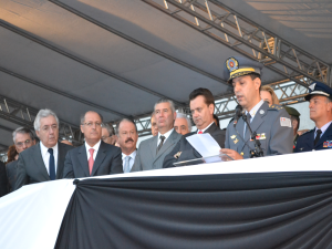 Cel. Roberval França faz seu discurso ao lado de Alckmin e Kassab
