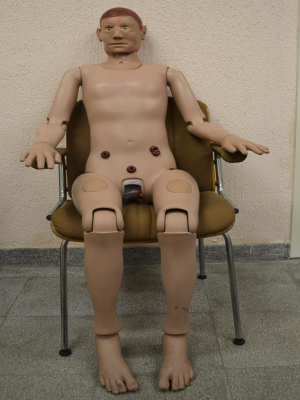 Bonecos são utilizados na reconstituição de cenas de crimes