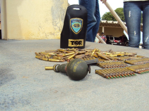 Além das drogas, foram encontradas uma granada e 348 munições de grosso calibre
