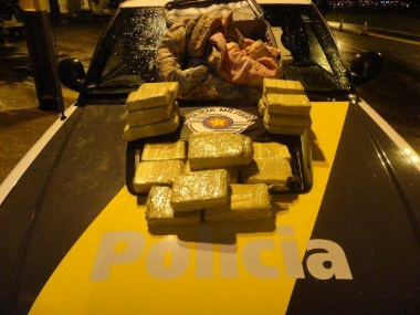 Foram apreendidos 22 tijolos de maconha