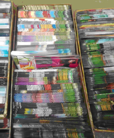 Foram recolhidos 49.800 CDs de jogos e músicas, 22.710 DVDs e 81.250 encartes